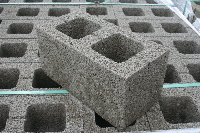 10 советов по выбору керамзитобетонных блоков: плюсы, минусы, марки, производители