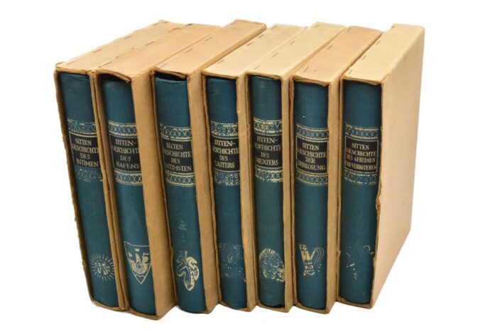 Антикварные книги представляют большую ценность