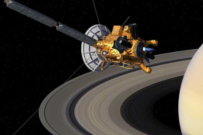 Аппарат Cassini исследует систему планеты Сатурн