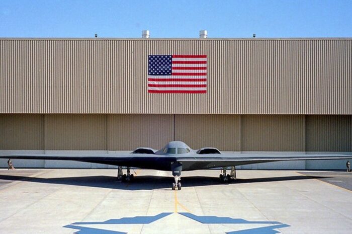 Авиабазу США закрыли из-за возгорания бомбардировщика