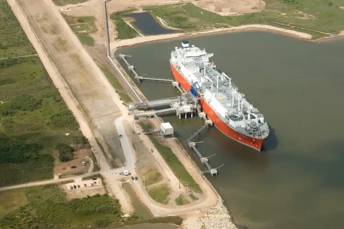 Bloomberg: через 22 года 80 % автобусов будут полностью электрическими"