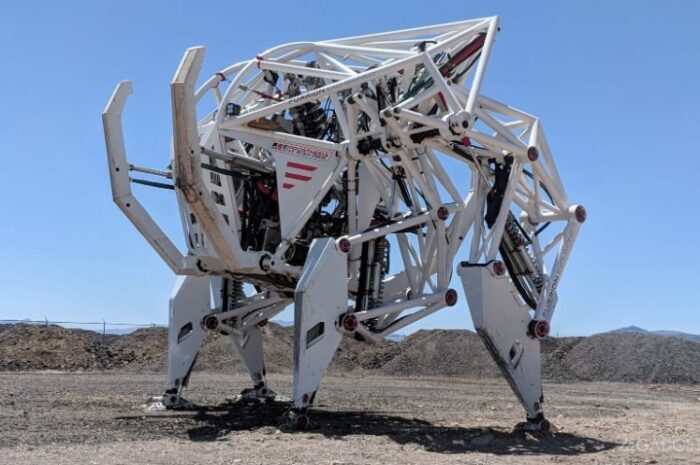 CES 2018: гигантский экзоскелет Prosthesis — первый участник гонок механизированных конструкций"