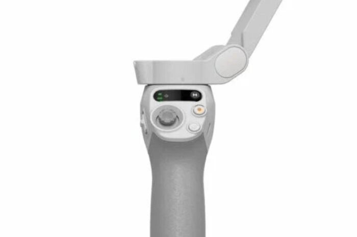 DJI Osmo Mobile позволяет стабилизировать смартфон по трем осям на время съемки