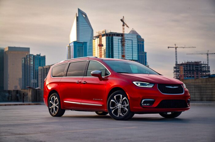 «Дочка» Alphabet купила 62 000 минивэнов Chrysler Pacifica"