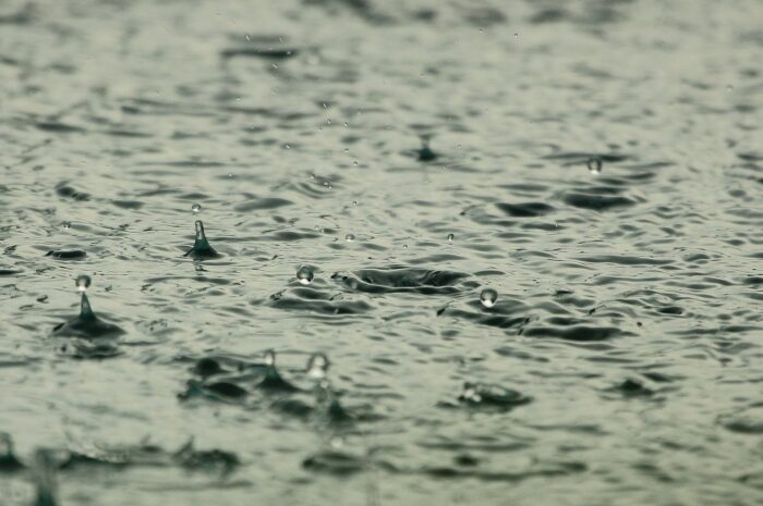 Дождевая вода используется для производства стекла