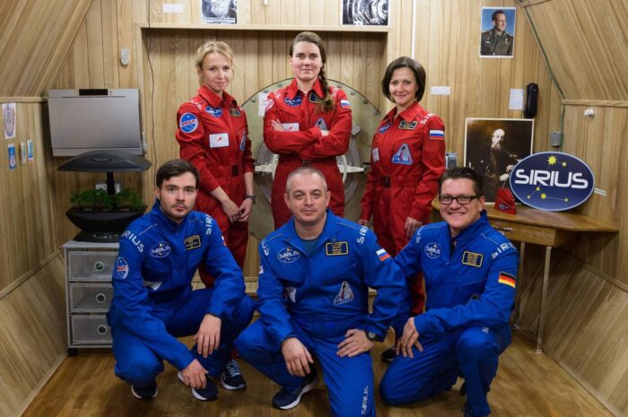 Экипаж наземного «космического корабля» SIRIUS «долетел» до лунной орбиты