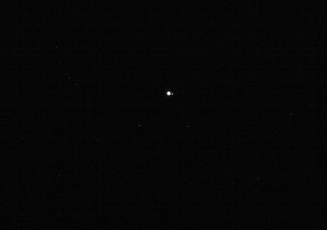 #фото | Земля и Луна с расстояния 63,6 миллиона километров