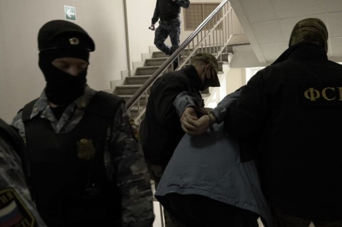 ФСБ задержала жителей трех регионов за сотрудничество с СБУ