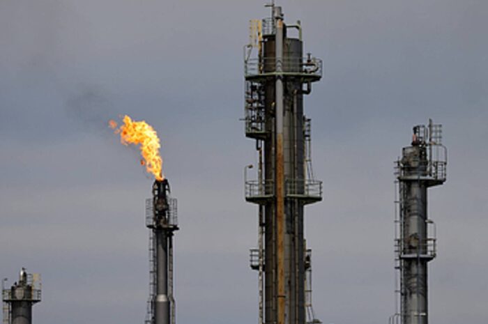 Германия заявила об отказе от нефти из России в следующем году