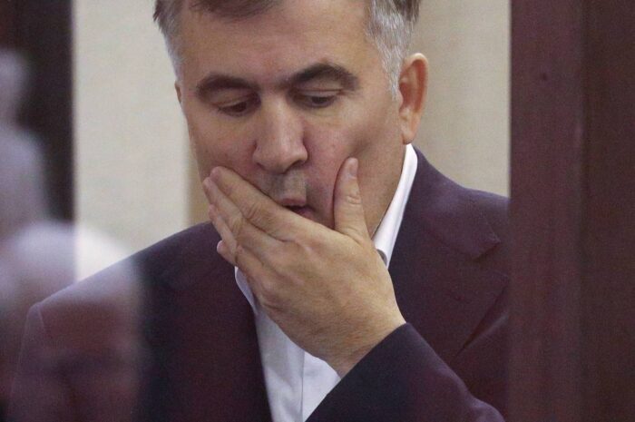 Грузинские медики пожалели о лечении Саакашвили