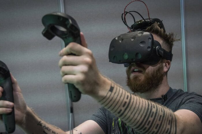 HTC продемонстрировала беспроводную версию VR-гарнитуры Vive