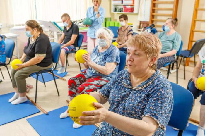 Избежать хрупкости и слабости в старости помогут упражнения и некоторые продукты