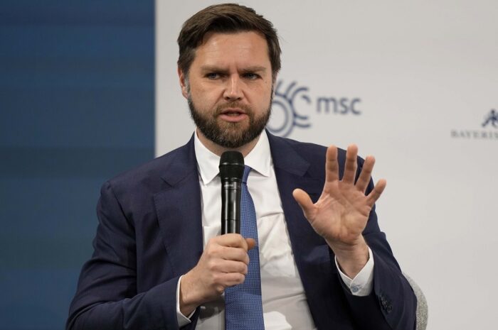 Кандидат в вице-президенты США пригрозил России «суровыми последствиями» из-за кибератак — Свидетельства по-прежнему указывают на российский след