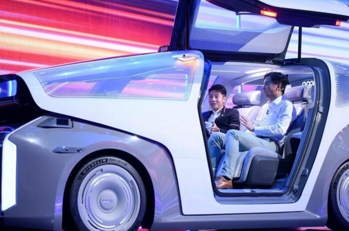 Китайский изобретатель собрал роболошадь с мотором и рулем