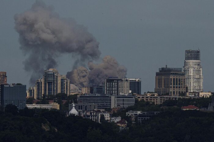 Кличко сообщил о взрывах в Киеве