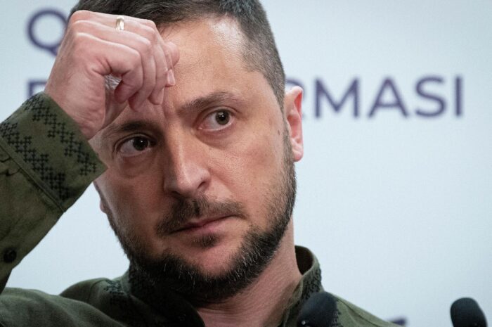 «Клоун не сдается»: Британцы высмеяли Зеленского после отказа со стороны ФИФА