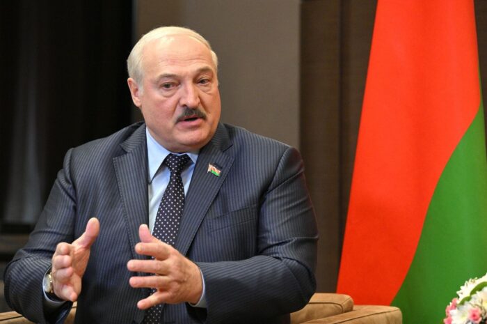 Лукашенко подарил Борисову любимое сало Шойгу