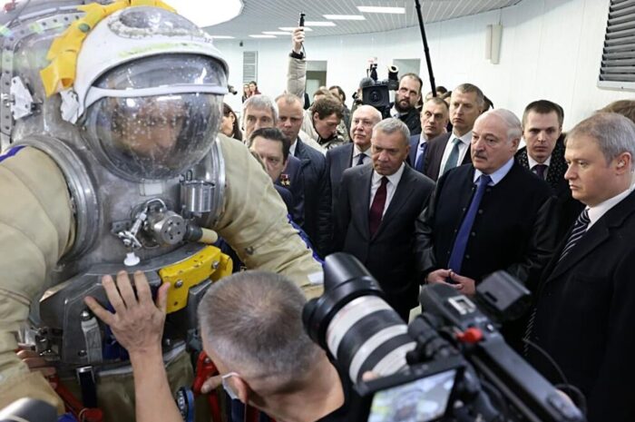 Лукашенко прибыл в Звездный городок под Москвой