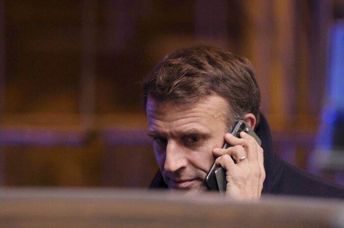 Макрон пожаловался французским военным на поведение русских