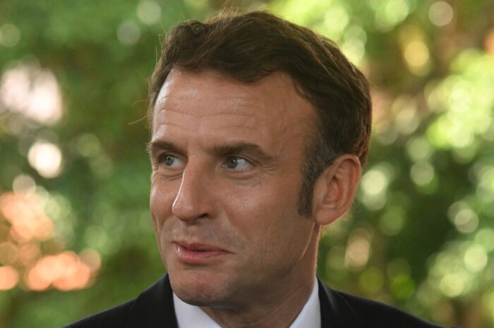 Макрона раскритиковали за пост о России
