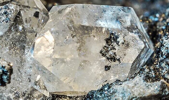 Минерологи нашли в земных алмазах «инопланетный» лед