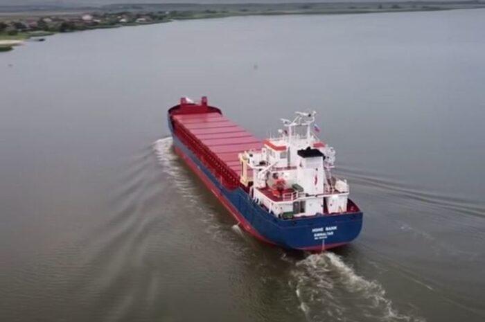 Моряки из РФ с панамского сухогруза у берегов Венесуэлы попросили помощь