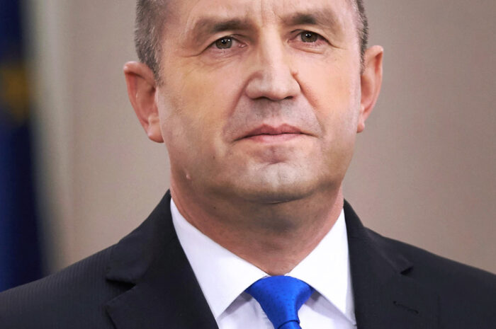 На выборах президента в Болгарии лидирует социалист Румен Радев — Пока обработано 10,48% бюллетеней