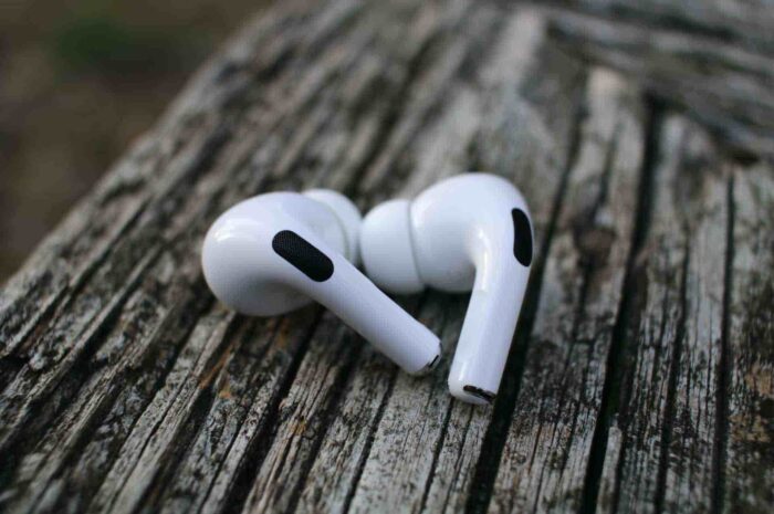 Наушники Apple AirPods непроизвольно отключаются во время разговора