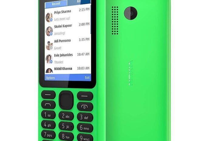 Nokia 215 — самый доступный телефон Microsoft уже в России