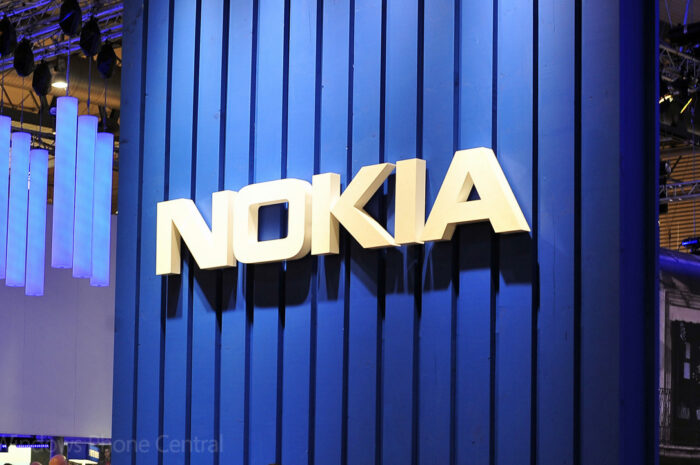 Nokia подает в суд на компанию Apple в Европе и США, обвиняя ее в нарушении 32 патентов