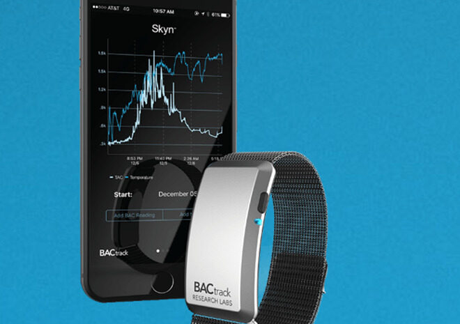 Носимое устройство BACtrack Skyn подскажет, сколько можно выпить, чтобы не лишиться права водить авто