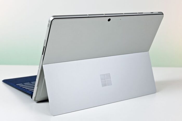 Ноутбук Microsoft Surface показался до анонса