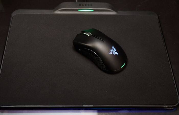 Новая мышь Razer не имеет батареи и заряжается от коврика