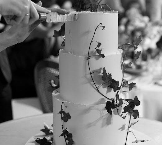 О свадебном торте нужно подумать заранее