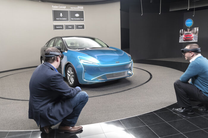 Очки Microsoft HoloLens помогут Ford в создании автомобилей"