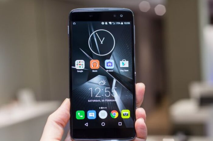 Оператор рассекретил Alcatel Idol 4S c Windows 10 VR