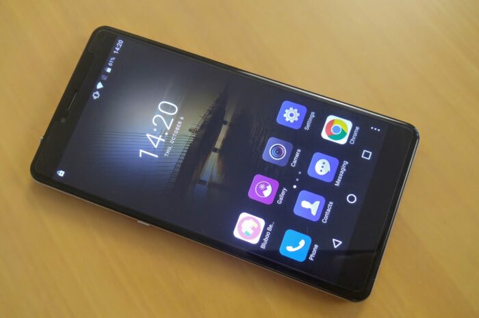 Первые подробности об экране смартфона Bluboo Maya Max