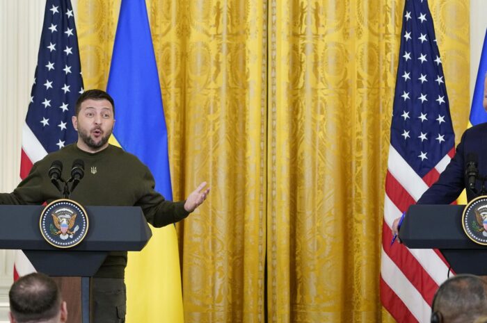 Песков прокомментировал визит Зеленского в США