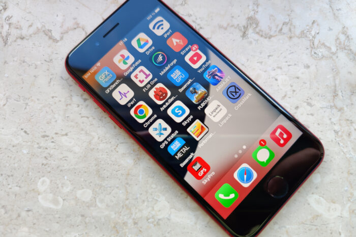 По данным Deutsche Bank, смартфон iPhone с экраном OLED в этом году не выйдет