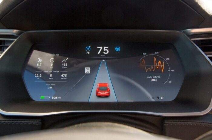 Получены данные автопилота Tesla Model S, разбившейся о пожарную машину