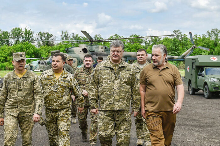 Порошенко исключил прекращение силовой операции в Донбассе — Опасается сделать Украину беззащитной