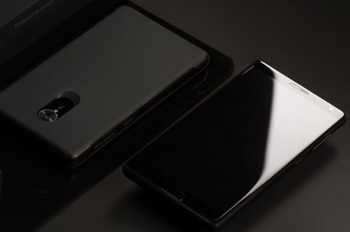 Появилось изображение черного варианта смартфона Zuk Edge