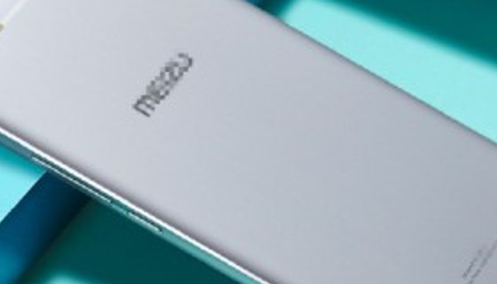 Пресс-изображение Meizu E2 показывает вспышку, встроенную в антенную вставку