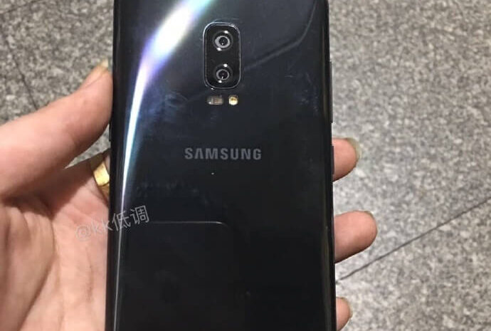 Прототип Samsung Galaxy S8+ с двойной камерой показался на фото