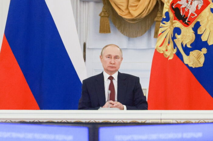 Путин назвал молодежную политику стратегически важной темой