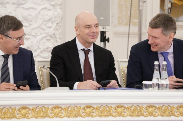 Путин пошутил над министром финансов Силуановым