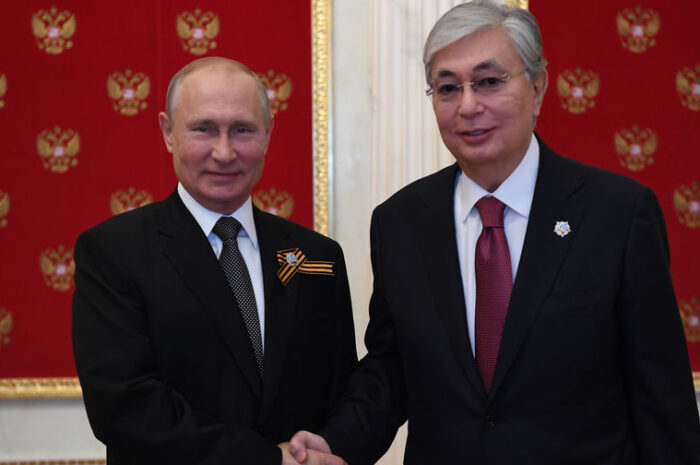 Путин созвонился с Токаевым