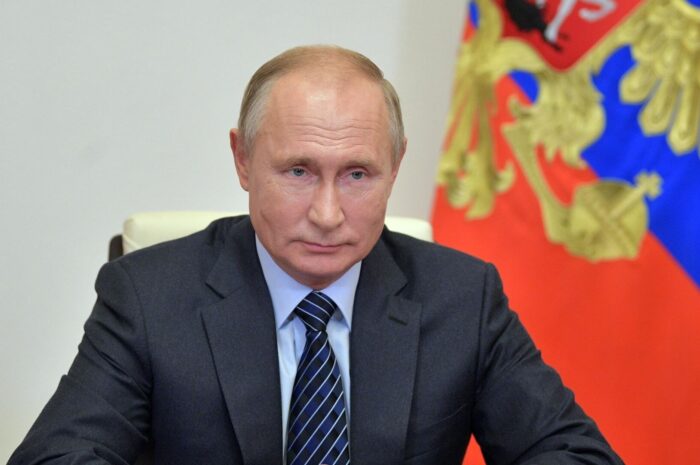 Путину показали новый беспилотник-разведчик