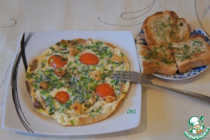 Рецепт для воскресного завтрака: омлет с кальмаром, луком и яблоком