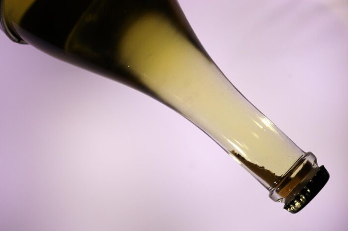 Россиянам рассказали, как выбрать хорошее шампанское